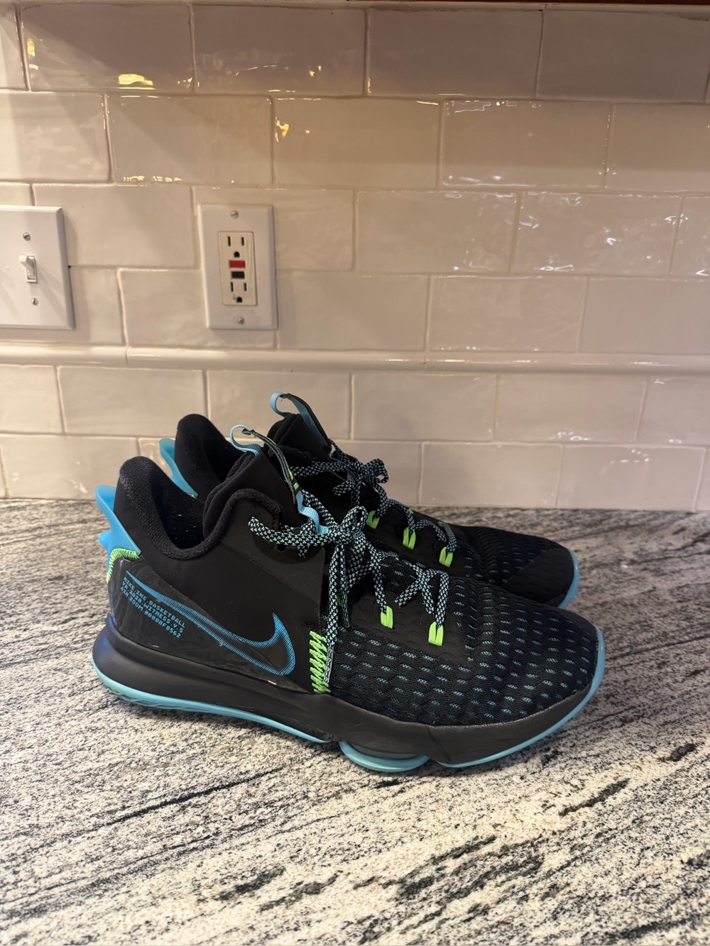 Mens Nike LeBron Witness V 5 Black Lagoon Pulse Blue Fury CQ9380-004 Size 14